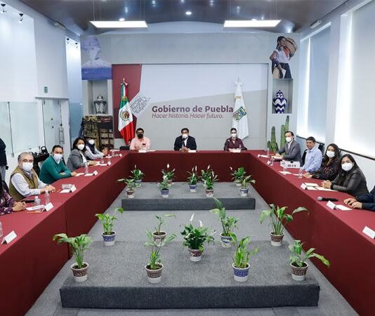 Miguel Barbosa se reúne con diputados electos de Morena, PT y Verde Ecologista.