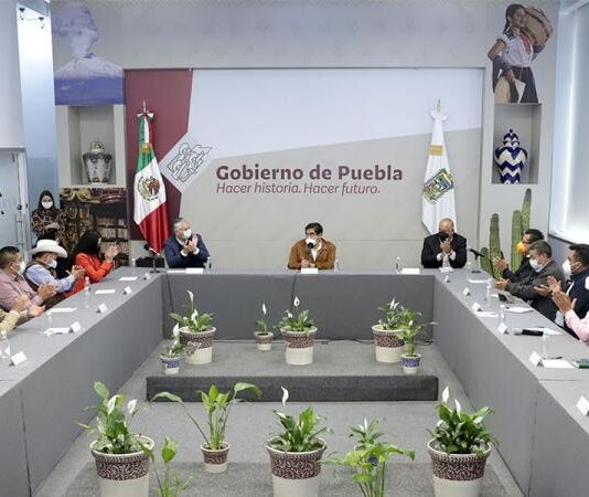 Integrar gobiernos honestos y cercanos a la gente, pide MBH a los 217 ediles electos