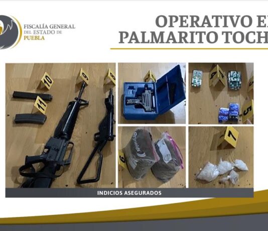 Durante cateo en Palmarito Tochapan, la Fiscalía aseguró indicios que incluyen armas, drogas y equipo de circuito cerrado.