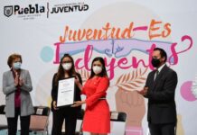 Entrega Ayuntamiento de Puebla reconocimientos a la juventud destacada en diversos ámbitos de acción.