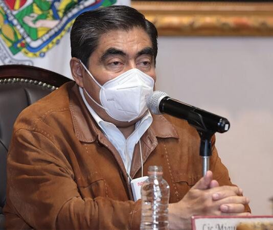 Pide Barbosa Huerta a habitantes de la capital acudir a vacunarse
