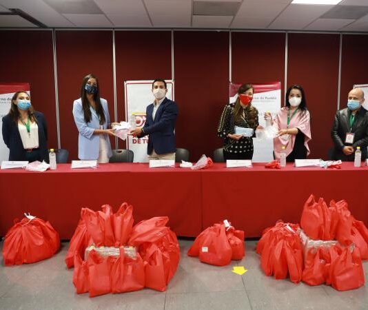 Dona cadena OXXO “Kits Anticovid” para “Casa del Abue” y albergue “Vida Digna”