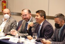 Eduardo Rivera Pérez presenta a Felipe Mojarro para impulsar la reactivación de vivienda.