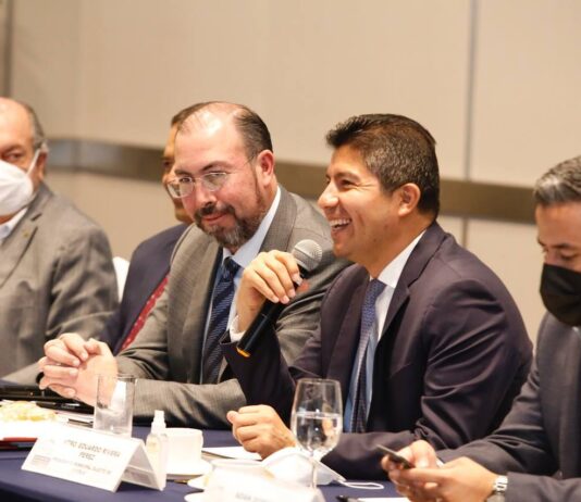 Eduardo Rivera Pérez presenta a Felipe Mojarro para impulsar la reactivación de vivienda.