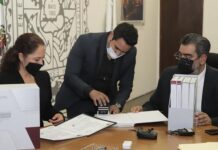 Entrega gobierno de Puebla Paquete Económico 2022 al Congreso local