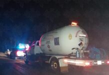 Policía Estatal asegura pipa presuntamente utilizada para el robo de gas LP en Tlalancaleca.