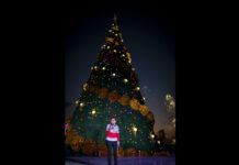 La Rectora Lilia Cedillo Ramírez enciende el tradicional árbol de Navidad en el CCU