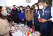 Eduardo Rivera Pérez impulsa el emprendimiento de las mujeres con Centros de Desarrollo.