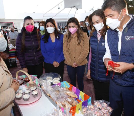 Eduardo Rivera Pérez impulsa el emprendimiento de las mujeres con Centros de Desarrollo.