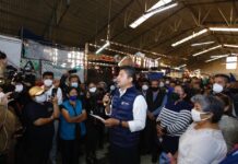 Eduardo Rivera Pérez pone en marcha el programa de mantenimiento integral de mercados.