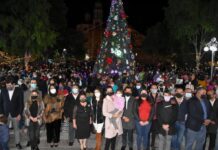 Gobierno de Texmelucan, sector empresarial, iglesia católica, Mercado Domingo Arenas y sociedad civil realizaron el tradicional encendido del árbol navideño.
