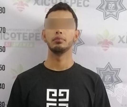 En posesión de aparente droga, policías estatales y municipales detienen a dos colombianos
