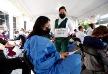 Avanza aplicación de vacuna de refuerzo contra COVID-19 a personal de salud del IMSS