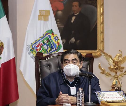 Gobernador exhorta a los comerciantes y autoridad municipal para regular venta de alcohol.