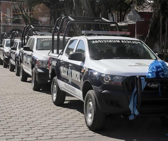 Gobierno entrega parque vehicular al municipio de Huachinango.