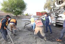 Eduardo Rivera Pérez inspecciona construcción del Parque Tabachines.