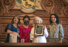 Elena Poniatowska asiste a la presentación del libro de Diana Hernández