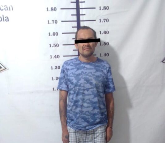 Seguridad publica de Texmelucan logró el aseguramiento de dos sujetos por presunto reporte de robo de Vehículo en San Rafael Tlanalapan.
