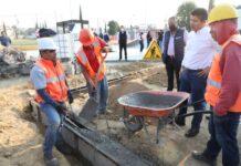 Eduardo Rivera supervisa avance de obra del Parque Romero Vargas.