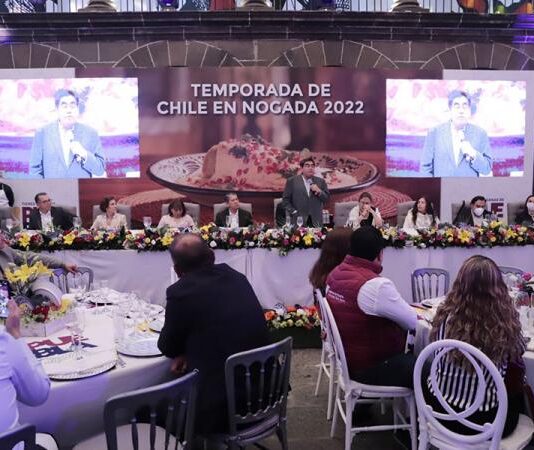 Encabeza MBH comida de inicio de temporada de Chiles en Nogada 2022