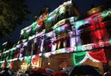 Puebla Capital se enciende con alumbrado decorativo por fiestas patrias.