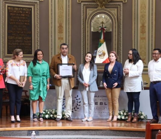 Congreso del Estado entrega reconocimiento a única científica poblana colaboradora de la NASA