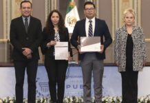 Entrega gobierno de Puebla Cuarto Informe de Labores al Congreso Estatal