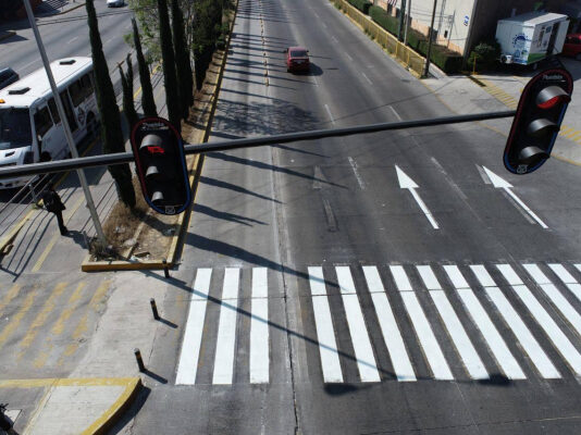 Eduardo Rivera entrega modernización de semáforos y balizamiento en Puebla