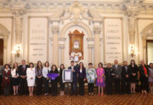 Ayuntamiento de Puebla reconoce con premio “Natalia Serdán” a Olimpia Coral.