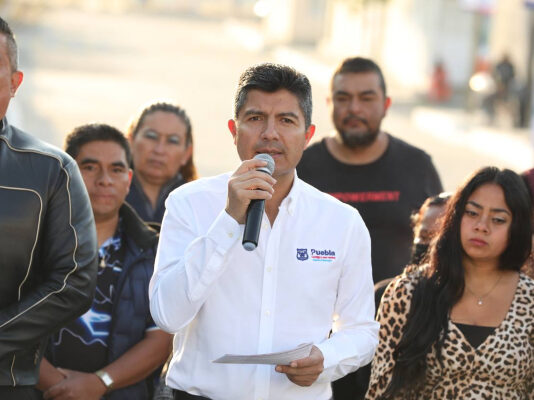 Entrega Ayuntamiento de Puebla calle nueva en Guadalupe Hidalgo.
