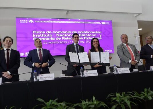 SRE e INE firman convenio para permitir el voto presencial en el extranjero durante los procesos electorales locales 2022-2023