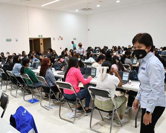Lilia Cedillo supervisa aplicación del Examen General de Admisión a la BUAP