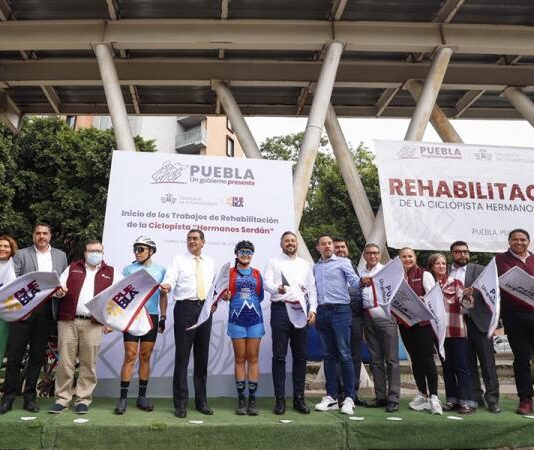 El gobernador Sergio Salomón presidió el inicio de los trabajos de rehabilitación de la ciclopista en el bulevar Hermanos Serdán.