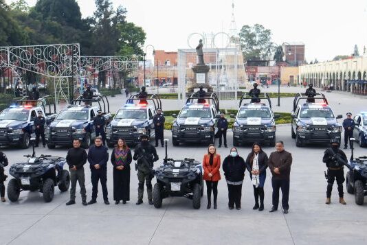 Paola Angon refuerza a la SSC Cholula con 18 nuevas patrullas y uniformes.