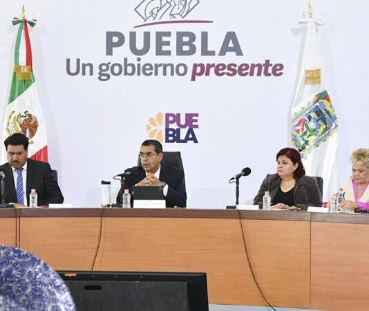 No hay decreto que haga obligatorio el uso de cubreboca en Puebla: Sergio Salomón Céspedes.