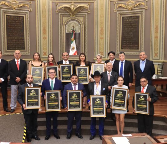 Reconoce Congreso de Puebla a abogados y profesionistas por su labor