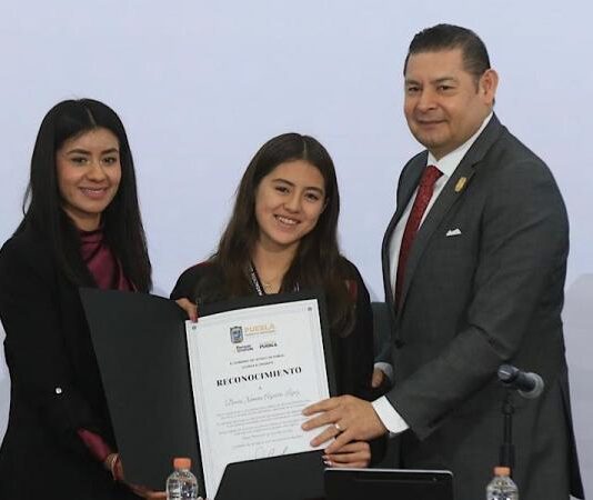Familias poblanas recibirán 50 por ciento de descuento en polideportivos estatales: Alejandro Armenta