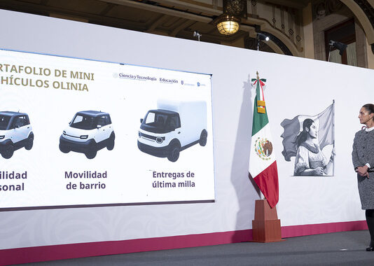 Claudia Sheinbaum presenta Olinia, primera armadora mexicana de mini vehículos eléctricos