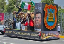Con gran participación Desfile Cívico Militar en Puebla