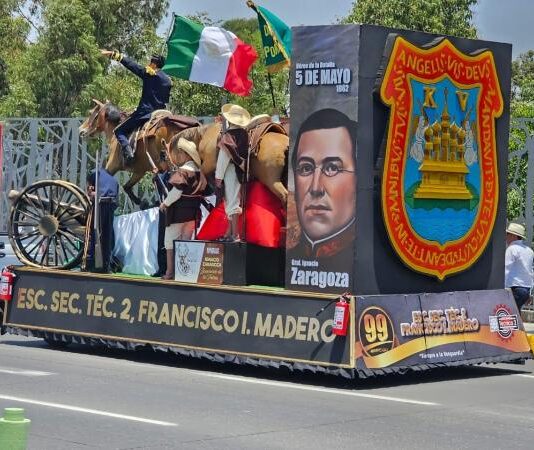 Con gran participación Desfile Cívico Militar en Puebla