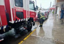 Bomberos y Protección Civil atienden a la población afectada por las lluvias.