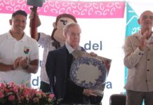 José Ramón Fernández visita la Universidad del Deporte de Puebla.