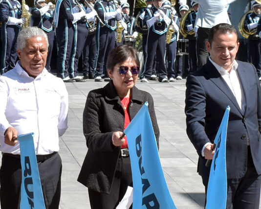 Lilia Cedillo da el banderazo de salida a 14 toneladas de víveres para las familias afectadas por las lluvias.