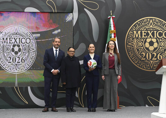 La Presidenta Claudia Sheinbaum presentó la Copa Mundial FIFA 2026.