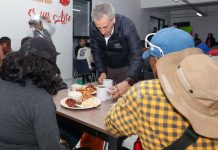 Pepe Chedraui y MariElise Budib encabezan convivencia navideña en el Dormitorio Municipal.