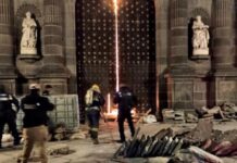 Protección Civil sofoca incendio en Catedral de Puebla.