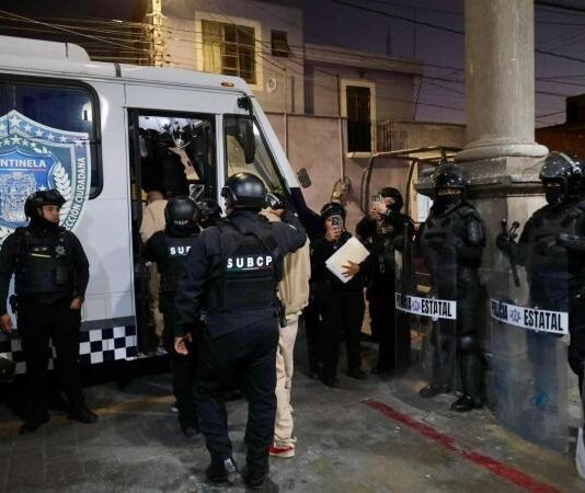 30 hombres, identificados como generadores de violencia, se reubican en el centro de reclusión de Tepexi.