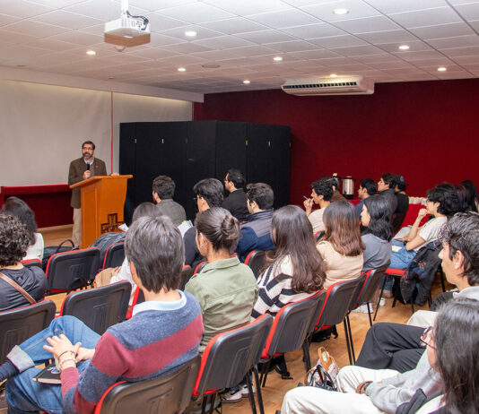 Economistas de la IBERO discuten los impactos de la crisis hegemónica de Estados Unidos en el mundo.