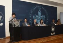 Entrega BUAP constancias de capacitación a servidores públicos.