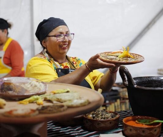 Cocineras tradicionales celebran a la cocina poblana en la Feria 2026.